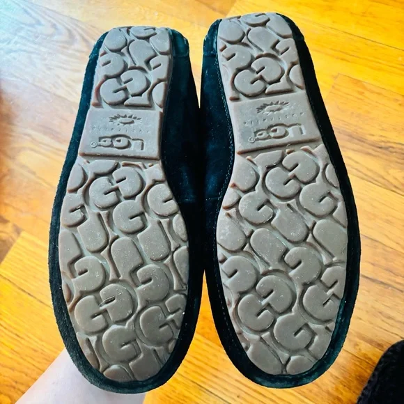 UGG Women’s Black Suede Loafers with Cream Lining. Size 8 - Picture 5 of 6